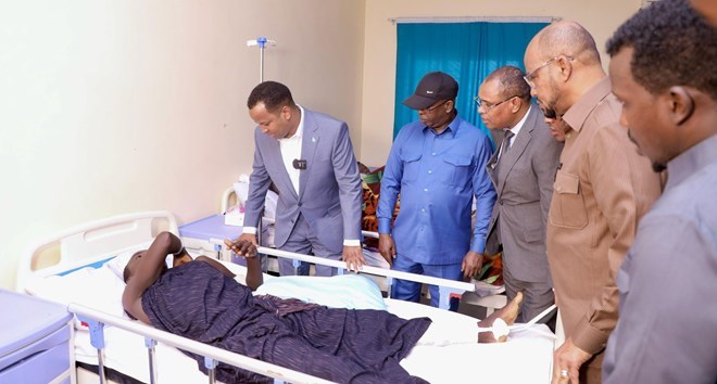 Somalia deputy PM visits wounded troops, urges public to support fight against al-Shabab