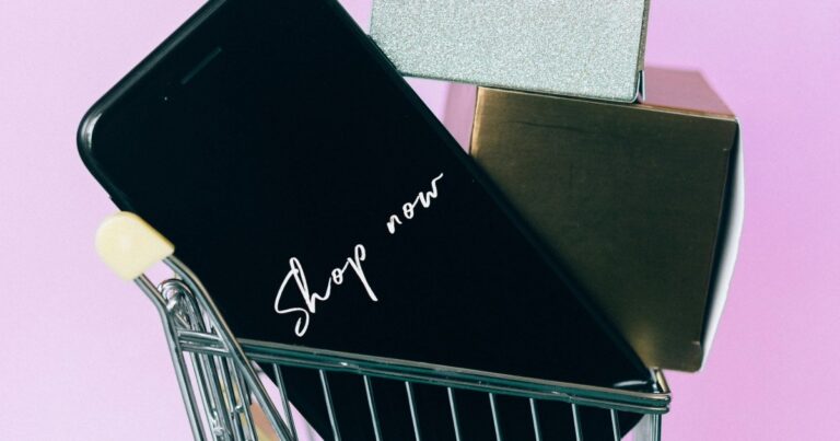 ‘AI-powered’ shopping app alleged to have been human-powered