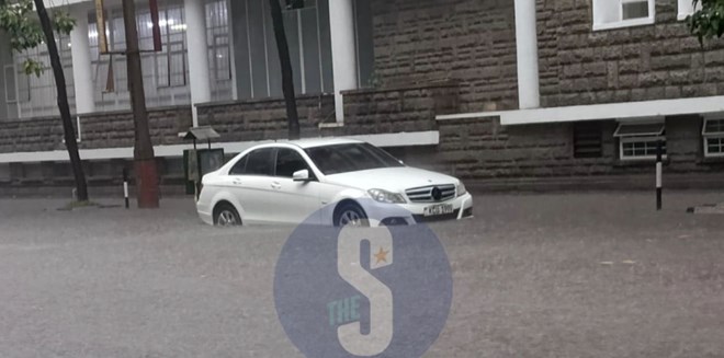 Heavy downpour leaves Nairobi streets flooded