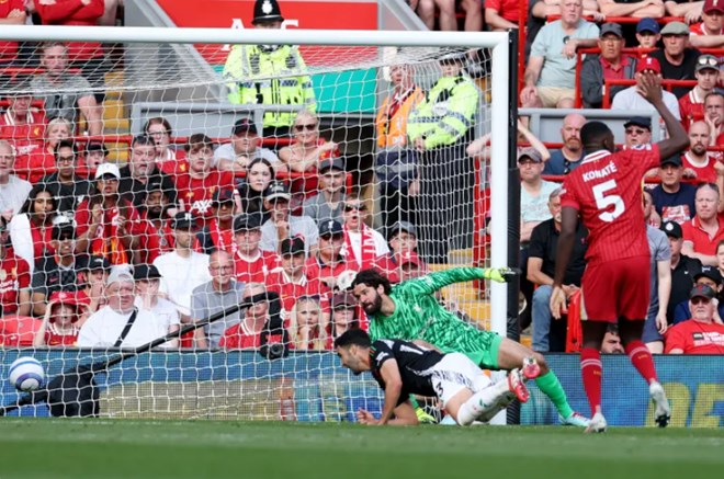 Merino scores then sees red as Arsenal come back to draw 2-2 at Liverpool