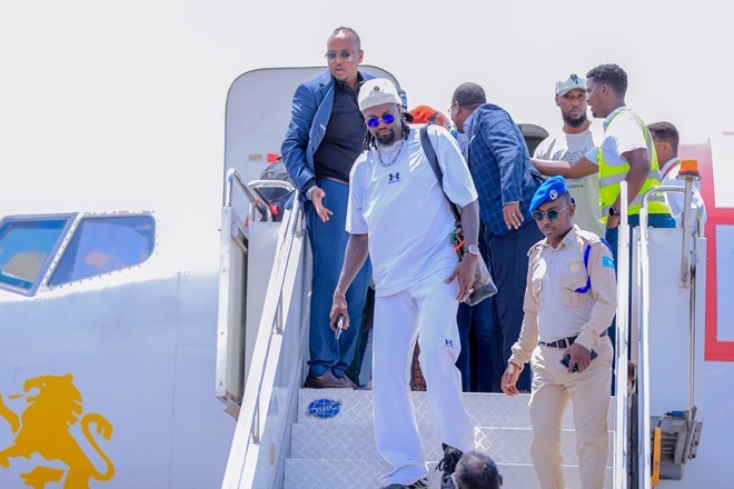 Eto’o, Okocha and Adebayor arrive in Mogadishu for FIFA-backed peace tour