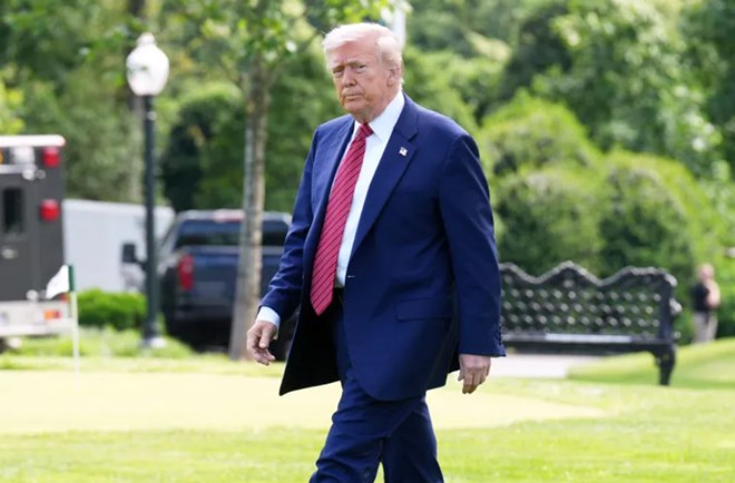 Federal appeals court temporarily reinstates Trump tariffs