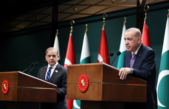 Erdogan conveys Turkey’s solidarity to Pakistan PM amid crisis with India