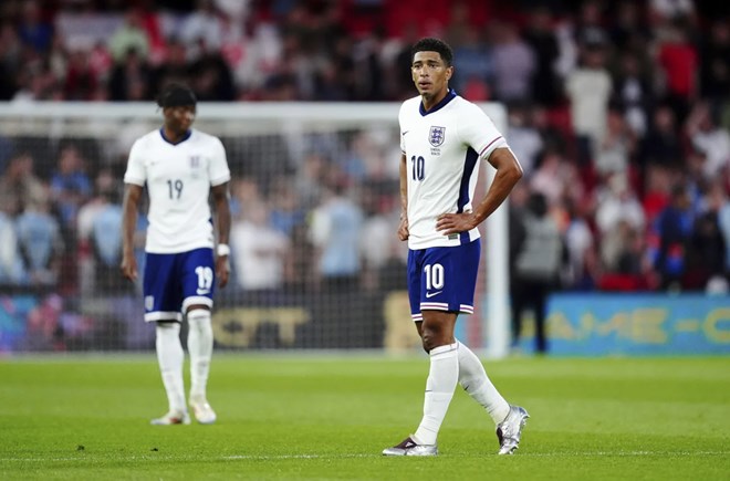 England booed after losing to Senegal for first defeat under coach Thomas Tuchel