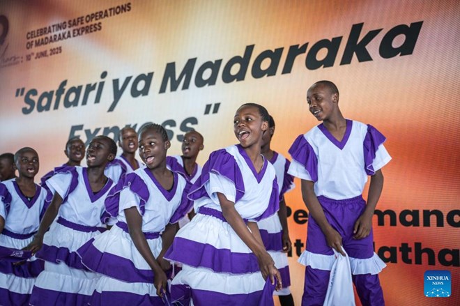 Chinese-built modern railway in Kenya marks 8th anniversary of seamless operation
