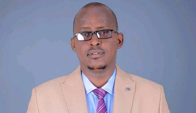 Eyl district commissioner injured in knife attack, suspect in custody