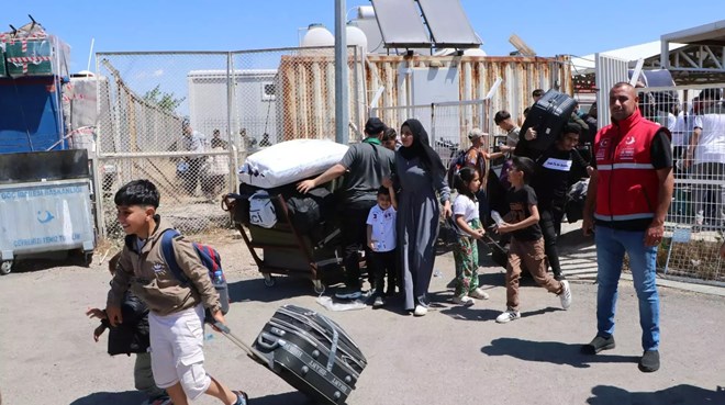 Syrian refugees in Türkiye cross border to spend Eid at home