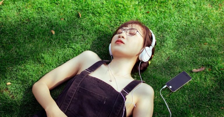 Your daily music routine could help ease anxiety, science suggests