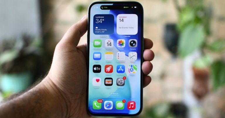 After flubbing with Siri, Apple plans to host AI agents on the App Store
