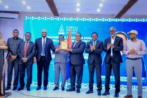 Muungaab oo lagu maamuusay Billad Sharaf heerkeedu sarreeyo + Sawirro